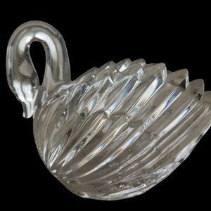 Gloria Vanderbilt Clear Crystal Swan Bowl